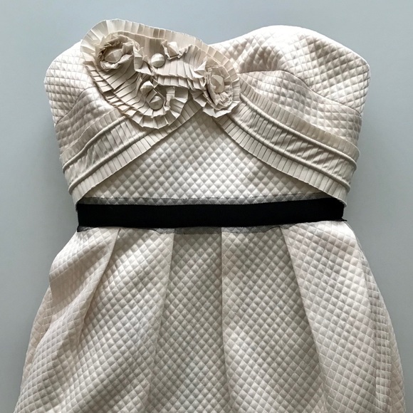 BCBGMaxAzria | Quilted Jacquard Balloon Dress - Picture 3 of 8